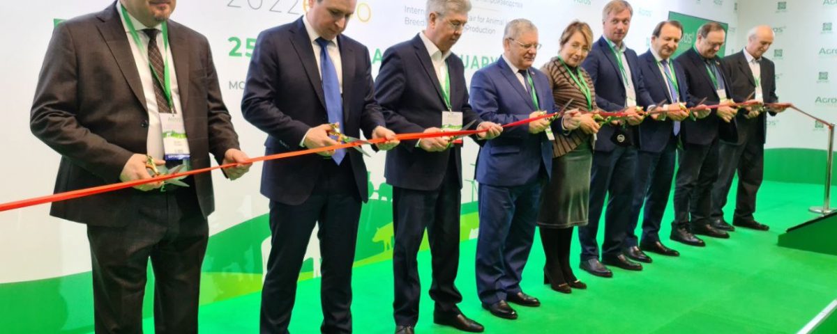 Росагролизинг заключил соглашения о сотрудничестве с тремя поставщиками в рамках «АГРОС-2022»